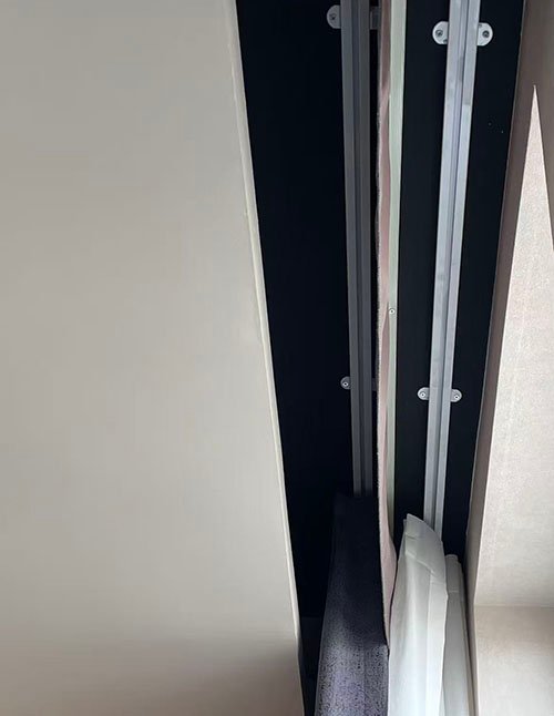 An illustration of a curtain track with brackets spaced closely together to support a very heavy curtain