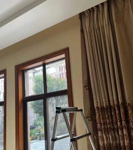 designer choosing curtain hardware from samples